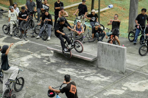 Read more about the article Vans The Circle -The Curb